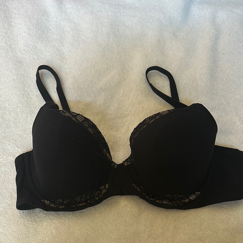 Victoria’s Sectet Black Lace Trim Bra